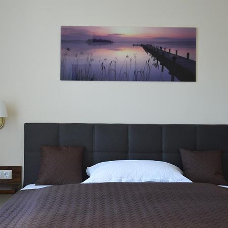 M2-Apartment Szombathely Buitenkant foto