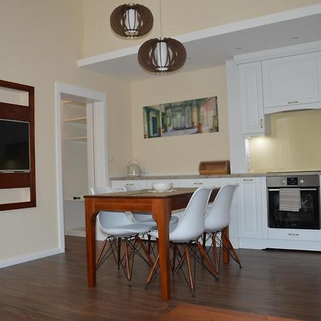 M2-Apartment Szombathely Buitenkant foto
