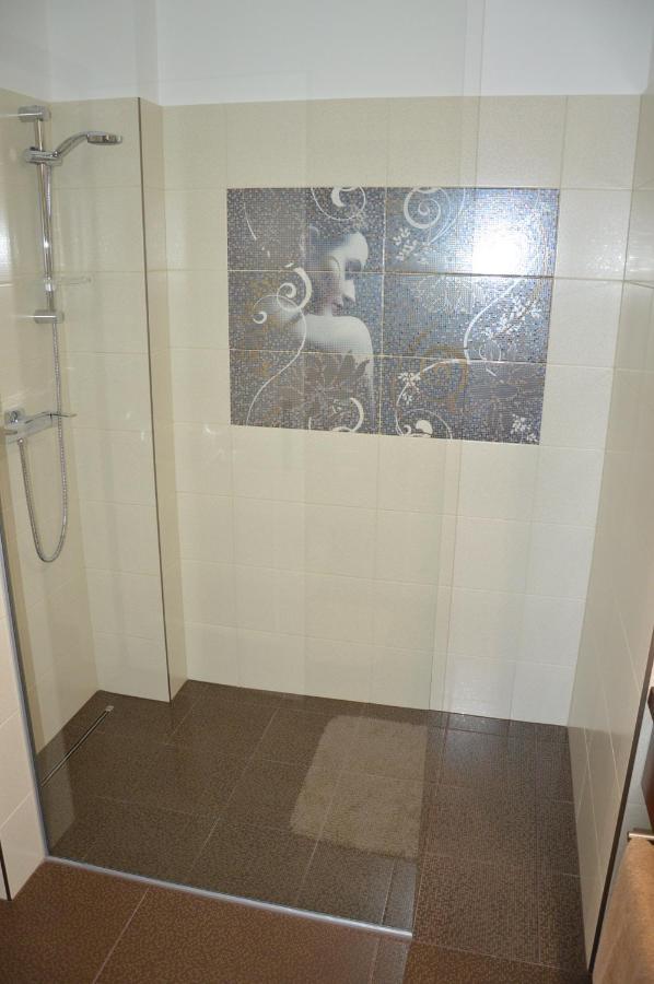 M2-Apartment Szombathely Buitenkant foto