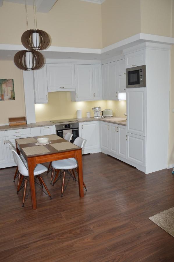 M2-Apartment Szombathely Buitenkant foto